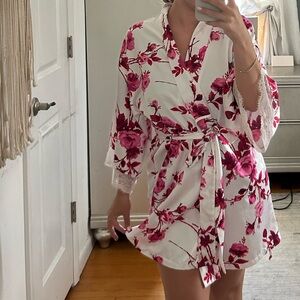 Floral Women's Robe - Pink and White